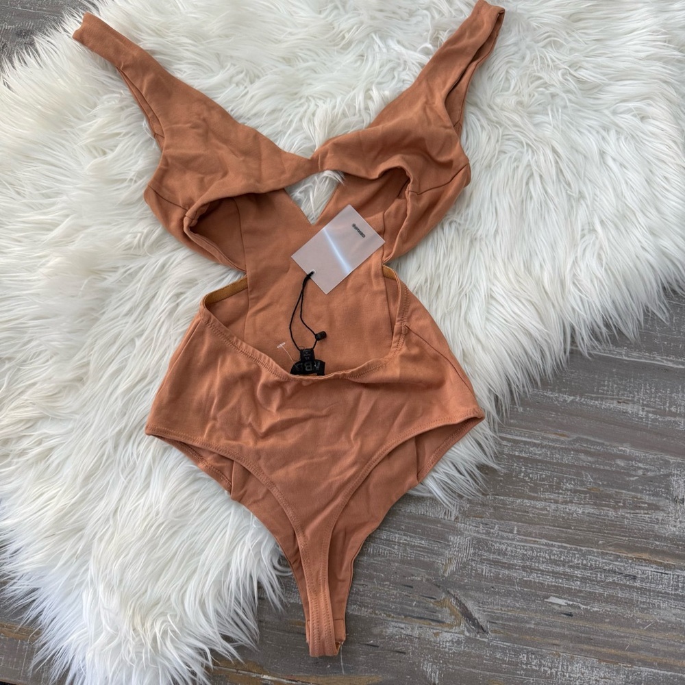 NBD Stormi Bodysuit in Camel NWT - Picture 6 of 7